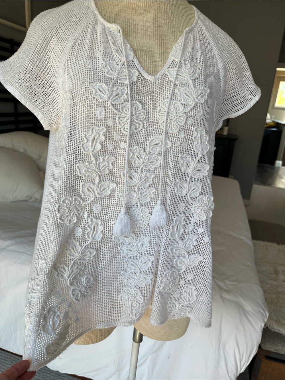 Anthropologie Akemi + Kin Embroidered Crochet Top with Tassel Tie, size medium - Picture 5 of 14